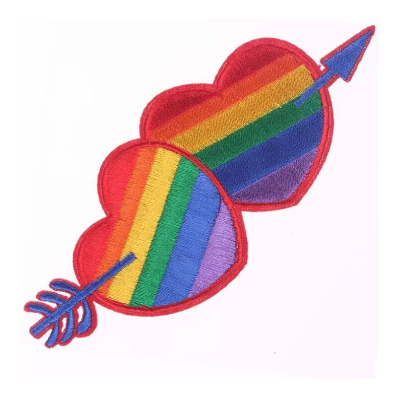 ORGULHO - BANDEIRA DE CORAÇÃO COM BANDEIRA LGBT